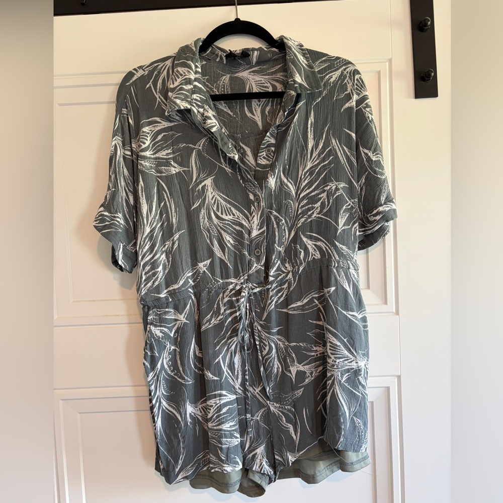Lightweight Grey Leaf-Print Romper